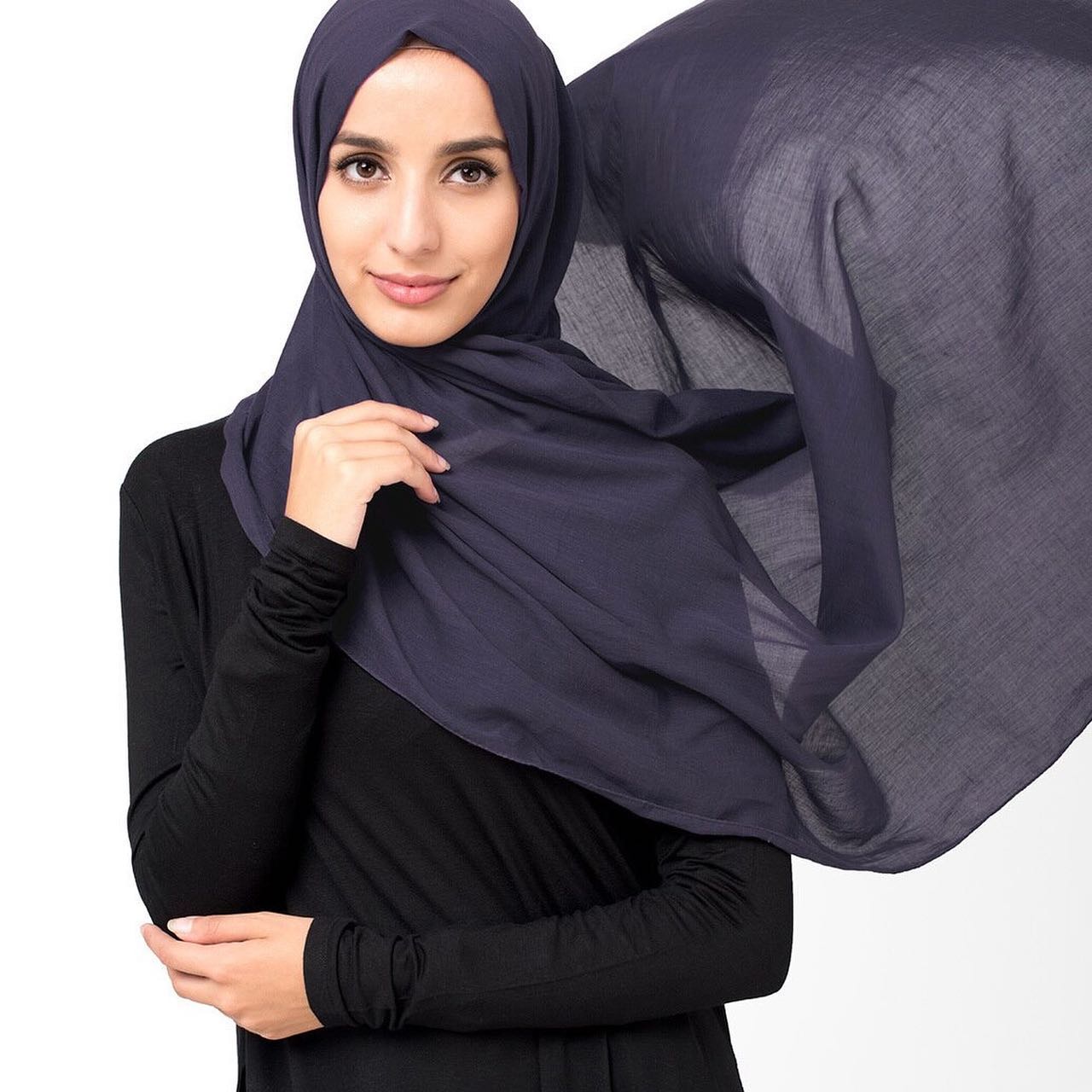 Made from high quality viscose, this lightweight hijab is suitable for year-long wear. With a subtle sheen on one side, it adds elegance to an everyday hijab without compromising comfort.